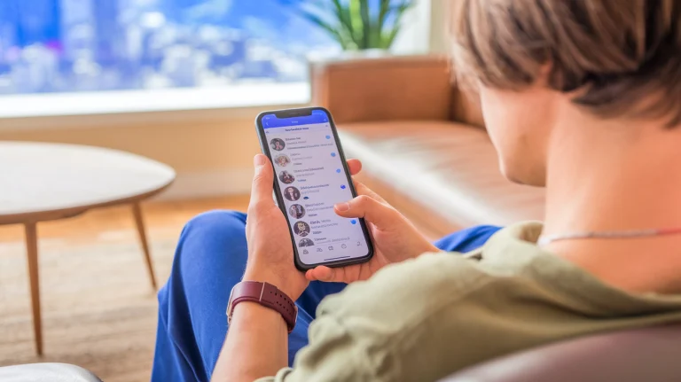 El impacto de las redes sociales en la comunidad swinger