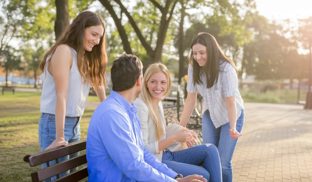 Cómo manejar la curiosidad de amigos y familiares sobre tu estilo de vida swinger